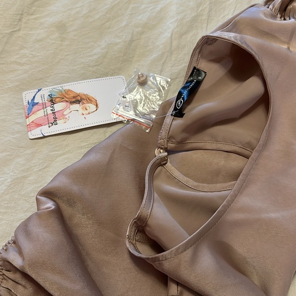 Tan satin matching set NWT - Picture 5 of 11